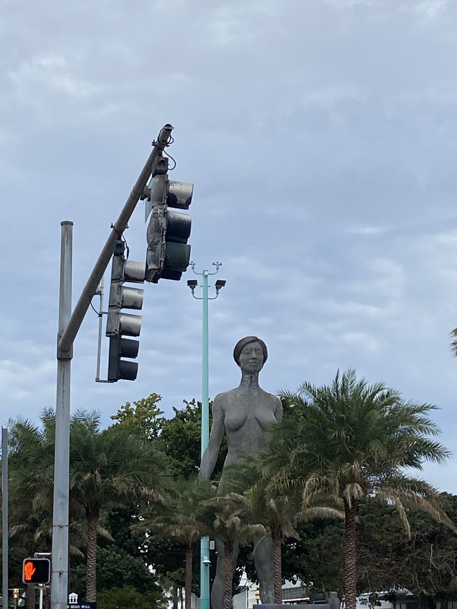 A glance @marcocochrane #revolution symbolizing feminine strength & liberation. Like the red light at Washington Ave & #lincolnroad she lights up at night. #MiamiBeach is this #burningwoman a beacon of hope for those lost in this kinda debauched town. #miamiartweek