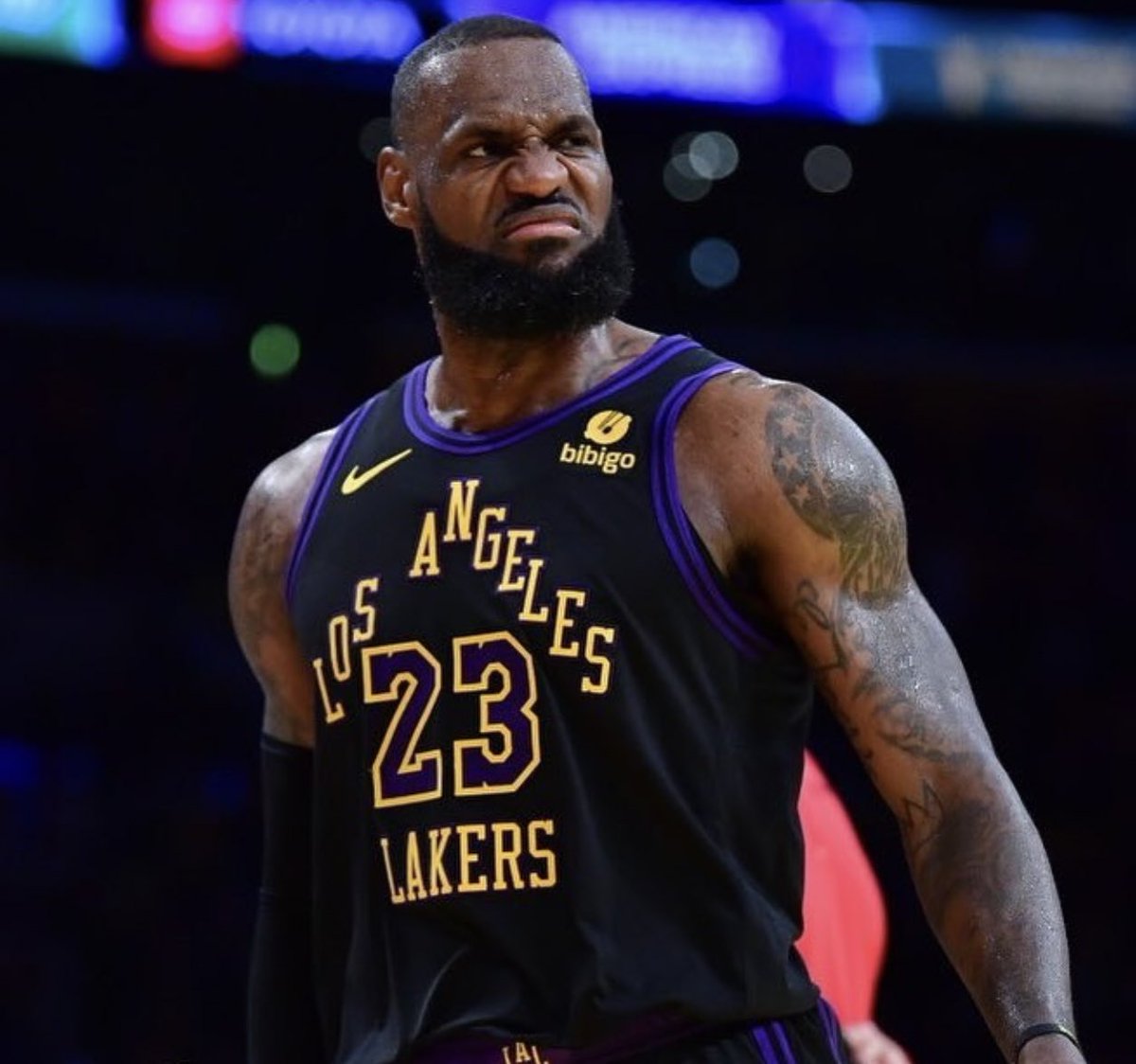 PasionBasketNBA's tweet photo. Si Los Ángeles Lakers ganan esta noche a los New Orleans Pelicans y se clasifican para la Final de la Copa NBA, vamos a sortear esta camiseta de LeBron James entre todos los que deis RT y nos sigáis a mi y a @NBAFutQuality 

El ganador se anunciará a través de nuestros perfiles, no se anunciará a través de ninguna cuenta secundaria ni nada. Cuidado con las cuentas que os hablan por privado diciendo que habéis ganado el premio y os piden los datos de vuestra tarjeta, no piquéis, es una estafa

🍀 ¡MUCHA SUERTE A TODOS! 🍀