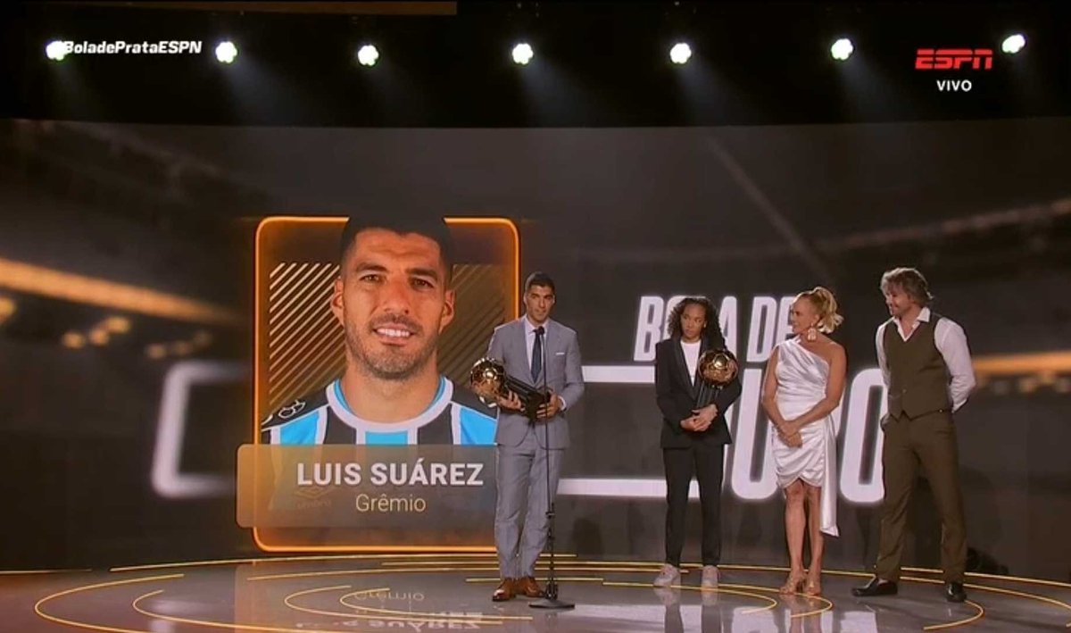 Luis Suárez jogando pelo Grêmio e sendo o melhor jogador do Brasileirão

EU VIVI