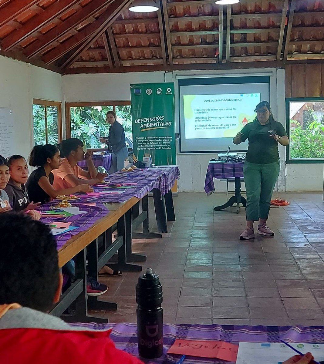 UNES_ElSalvador's tweet photo. 📣  #DefensorxsAmbientales| Inició el proceso formativo en producción de contenidos de periodismo comunitario ambientalista, con juventudes defensoras de Ahuachapán. Estas iniciativas permiten fortalecer sus resistencias y propuestas, desde el derecho a la comunicación.✊🏽💜 https://t.co/GBbmNXEWhQ