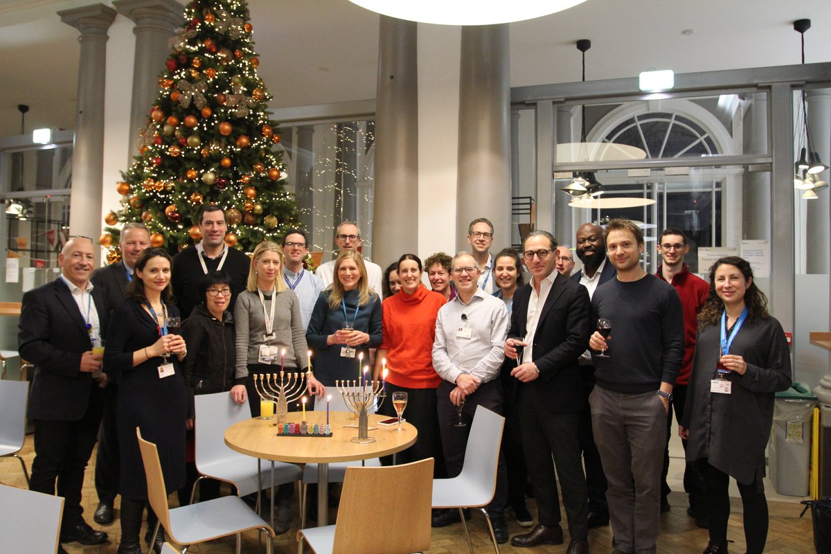 GSTTnhs's tweet image. To mark the start of Hanukkah tonight, a musical candle lighting service has been held at St Thomas'. 

Delicious traditional food was on offer including doughnuts and latkes. 

'Hanukkah Sameach' to all colleagues and patients who are marking this special occasion.