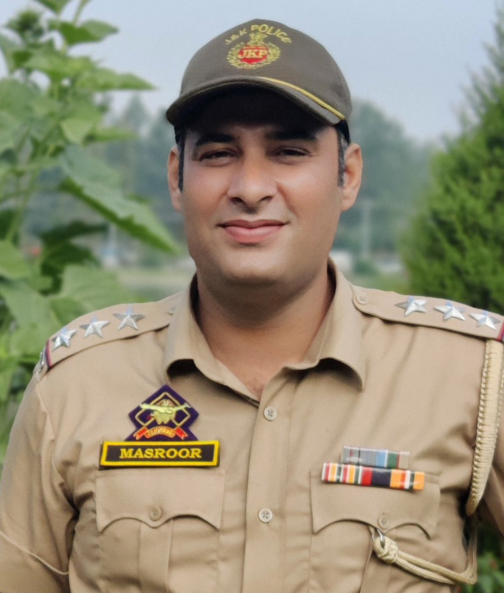 Positivekaeshur's tweet photo. Deeply saddened to hear about the passing away of @JmuKmrPolice Inspector Masroor Ahmed. Our heartfelt condolences to his family and loved ones. May they find the strength to bear this irreparable loss. https://t.co/MFtO38nor0
