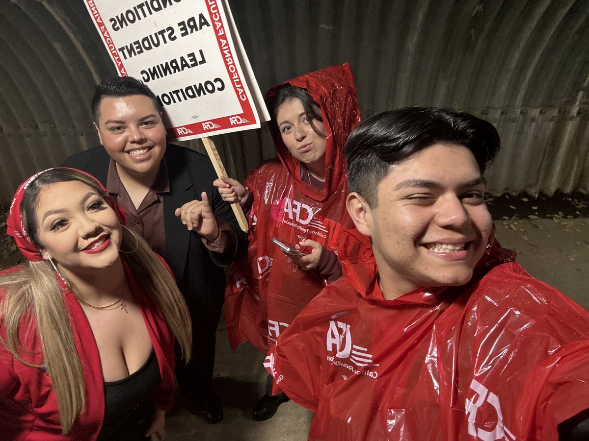 we’re out here!!! RAIN OR SHINE JOIN A PICKET LINE <a href="/CYDLabor/">CYD Labor Caucus</a> <a href="/LorenaSGonzalez/">Lorena Gonzalez Fletcher</a>