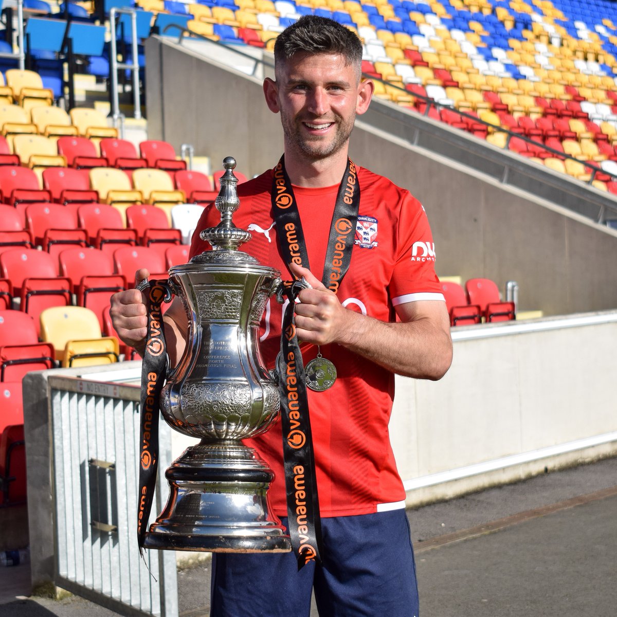 YorkCityFC's tweet photo. β
The answer on this morning's guess the player, behind door number 7, is Paddy McLaughlin!
#YCFC π΄π΅| #YCFCXMAS π https://t.co/9gdaNYv5cs
