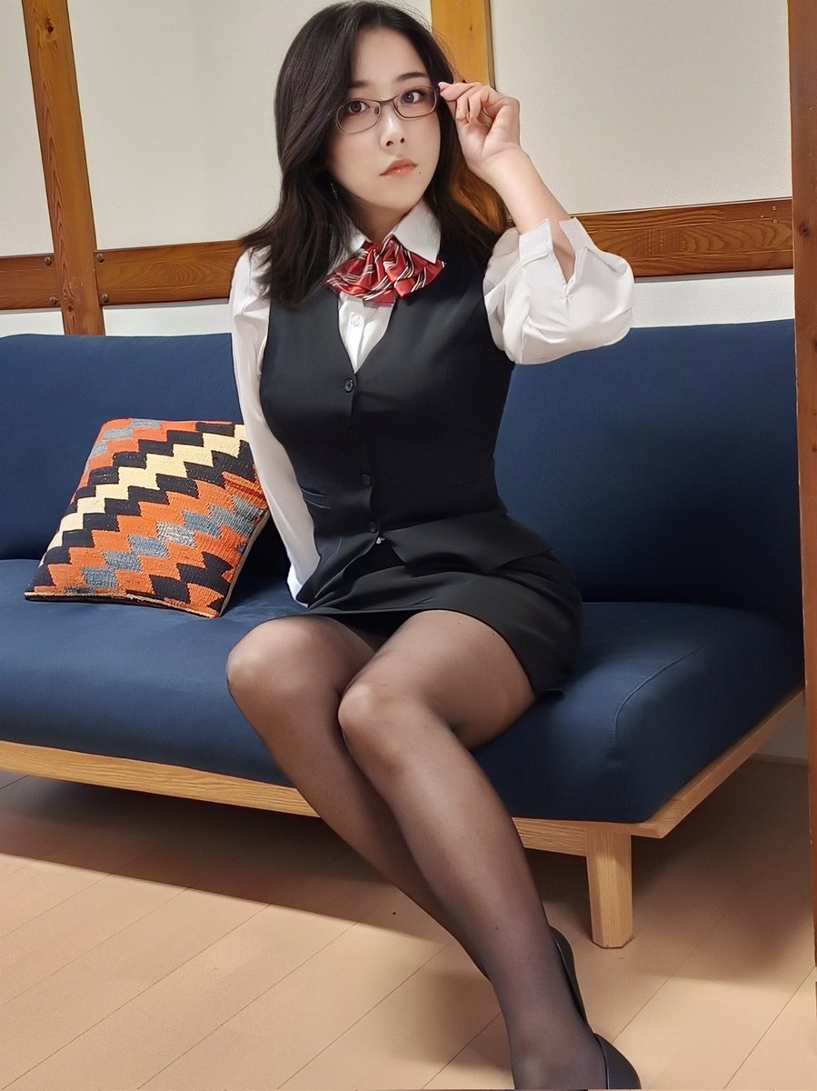 daysblue1's tweet image. おはようございます。みなさん🫡
今日は週末金曜日ですが、社会人たる者
お仕事は最後の最後まで
やりきりましょう。宜しいですね？
以上、経理課主任　新玉でした。
＃カコジョ
＃faceapper