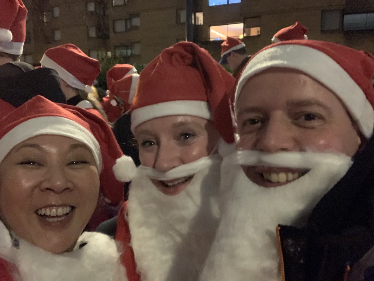 Festive fun on a santa in the city run @UCLHCharity @uclh thanks @loupainedavey for organising us @jo_gelona @IanTaylorRD @sevanster