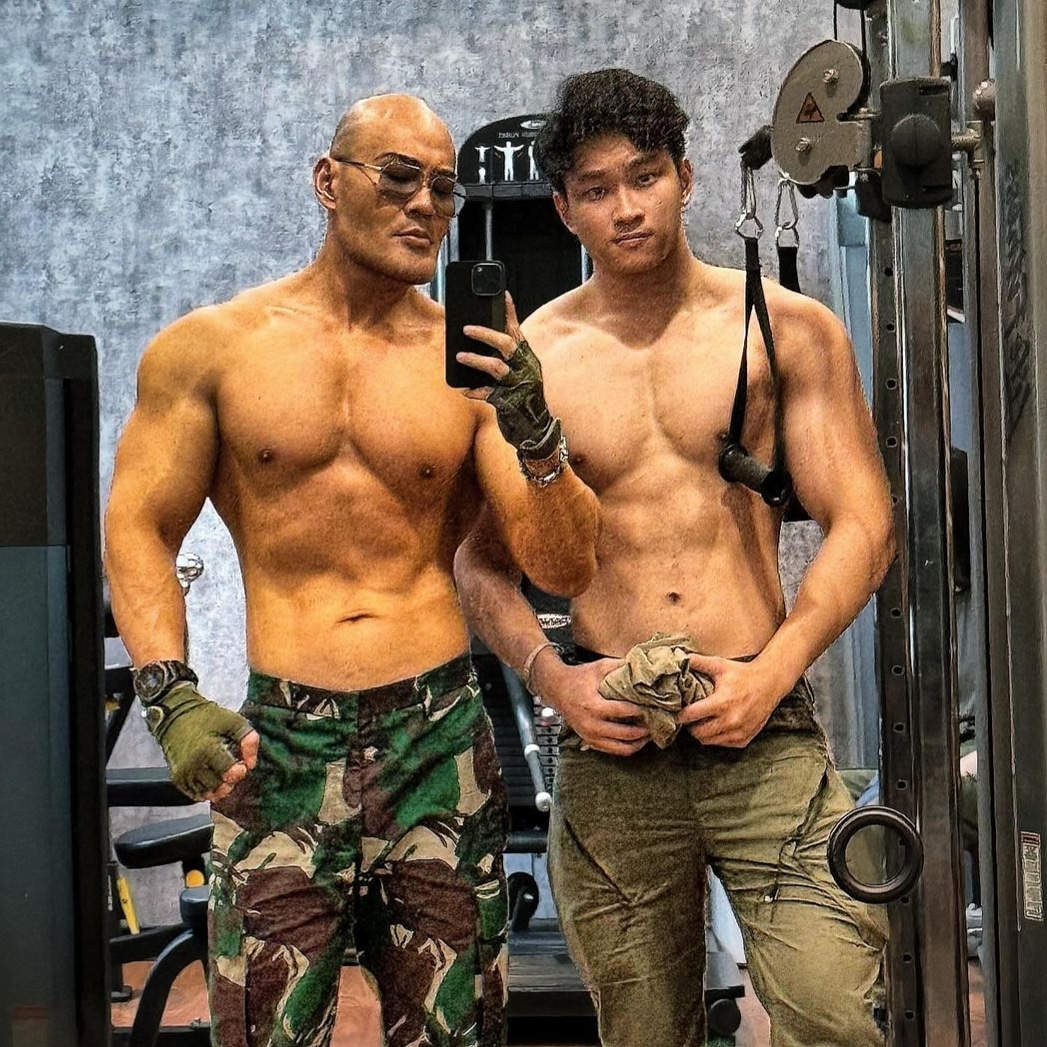 mrvvip's tweet photo. Deddy and Azka Corbuzier shirtless gym snap. #selebwatch https://t.co/KfUACuMnOt