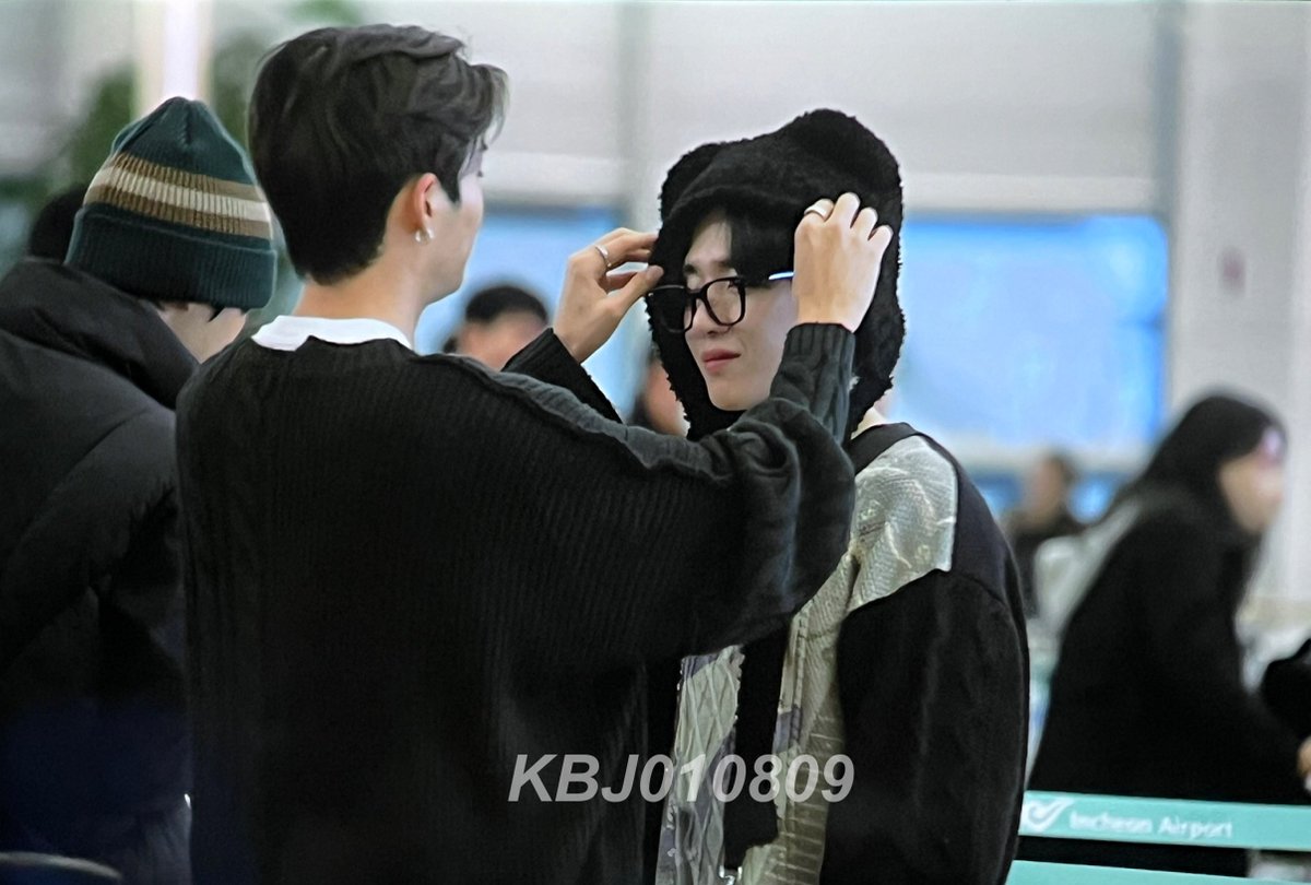 kbj010809's tweet photo. 231208 ICN #김병주 #병주 #BYUNGJOO #팀24시 https://t.co/bKDoS38qwL