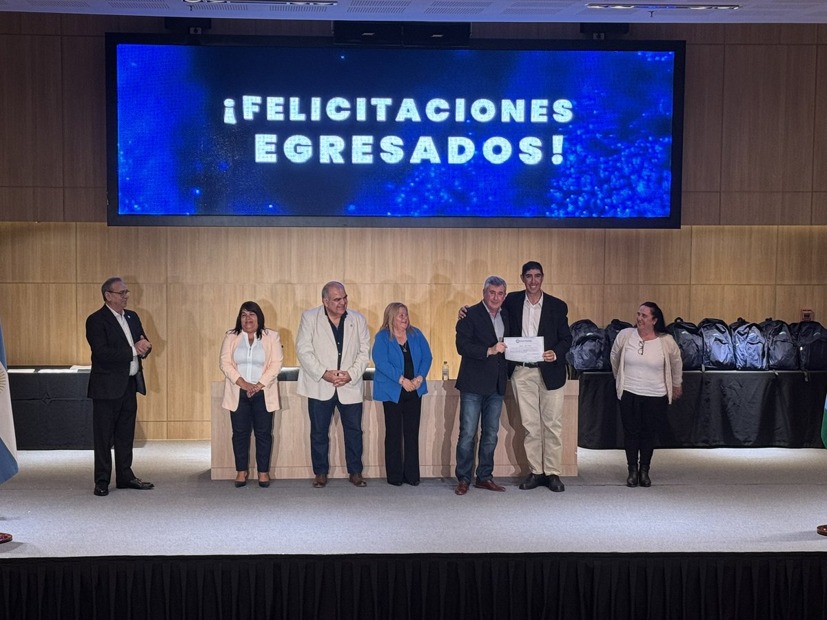 Acto Académico de Egresados 2023 del <a href="/InstitutodelSSP/">Instituto del SSP</a>  sede Mar del Plata. Entregan los Diplomas a los Egresados nuestro Secretario General <a href="/vascozubieta/">Zubieta Miguel Angel</a> y el Sec. de Capacitación <a href="/JulioCReynoso4/">Julio Reynoso</a> , y miembros de Comisión Directiva. 
Felicitaciones a todas y todos los Egresados!