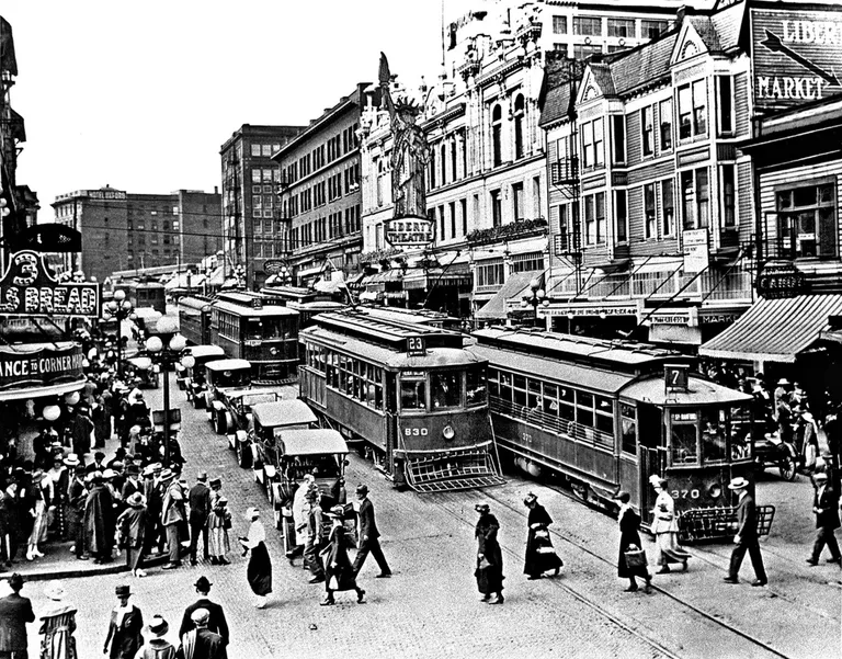 pushtheneedle's tweet photo. we destroyed our city and they won't let us build it back

https://t.co/YJDndnTZ5D https://t.co/aqjFGpt7Di