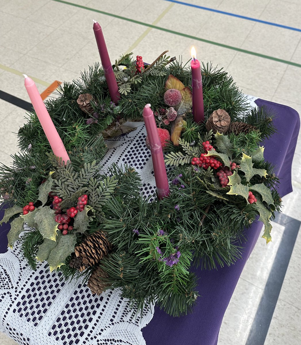 Grateful to celebrate our Advent Mass with Father John at OLG today, marking the start of this season of hope. The glow of the first candle fills our hearts with anticipation and warmth. 🕯️ #AdventCelebration <a href="/ElizabethCrowe_/">Elizabeth Crowe</a> <a href="/laurasawicky/">Laura Sawicky</a> <a href="/ycdsb/">York Catholic District School Board</a>