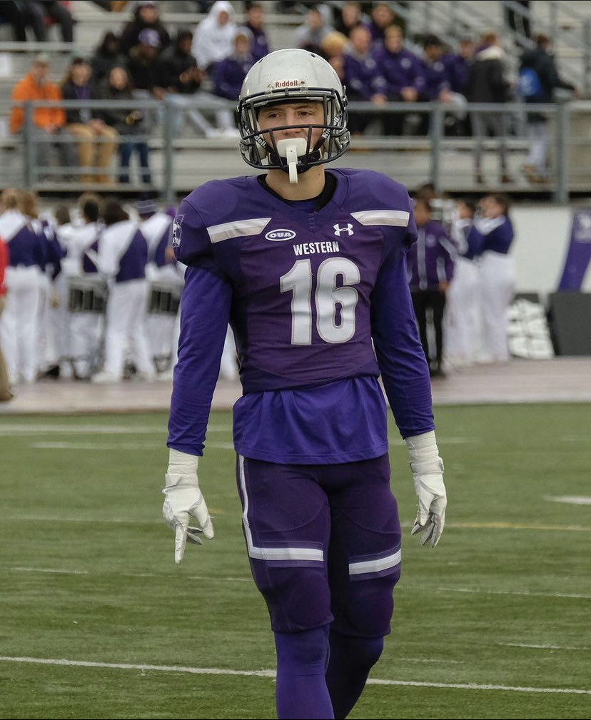 Proplayersagent's tweet photo. Congratulations to Robert Panabaker the #Hamilton #Tigercats ✍️ 🇨🇦 DB #HamiltonProud #OskeeWeeWee #TheHammer #EatEmRaw #Ticats #MadeInTheHammer #BlackAndGold #HamOnt #Ontario #YHM #CFL https://t.co/TcCWijdH36