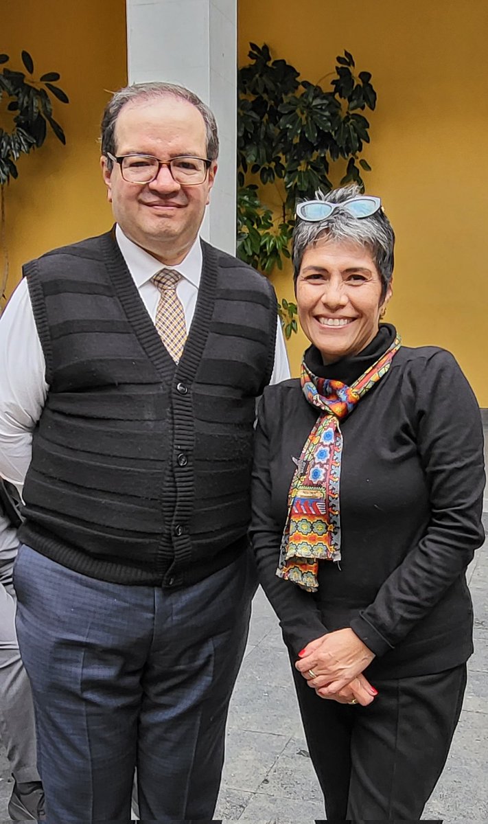 zzzgar's tweet image. Hoy voy a presumir mi foto con mi #Rector!! #UNAM