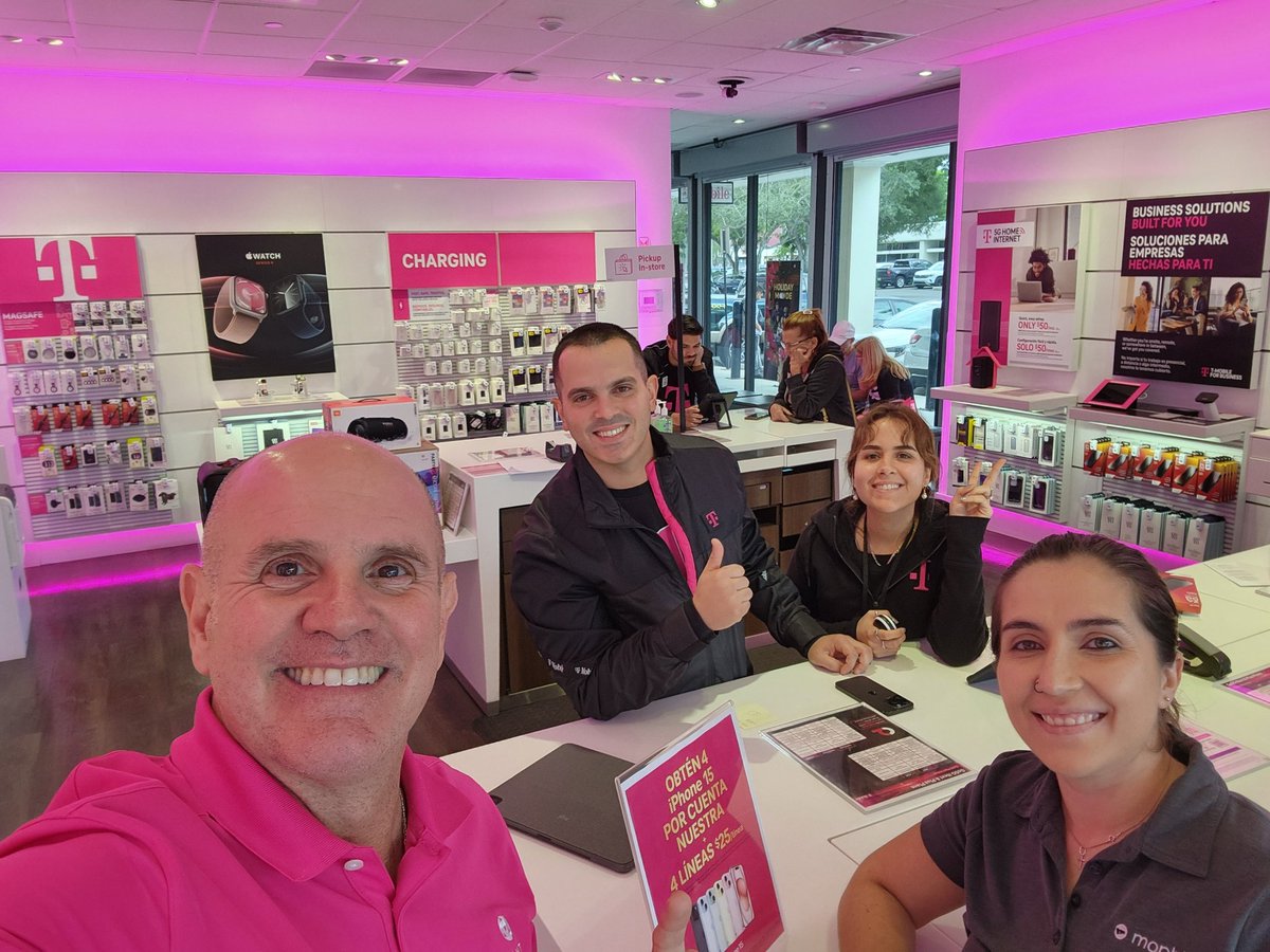 Another great day spent with @ZAGGdaily Jessenia Arias visiting high impact stores in FL South Market to product knowledge & share best practices of P360 and benefits of ZAGG quality screen protectors! Team is ready to win! @pattyc101 @OJP305 @jorge_alvarez33 @jamie_woodruff9