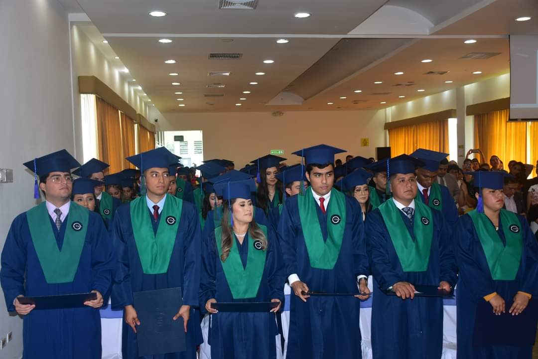 UTE_SD's tweet photo. #UTEgraduación l 👩‍🎓👨‍🎓La @UTEDerechoyCCSS  graduó a 4️⃣1️⃣ profesionales en las carreras de:
✔️Derecho
✔️Administración de Empresas
✔️Negocios Internacionales
✔️Marketing
✔️Comercio Exterior
✔️Finanzas y Auditoría 

🟢Felictamos a los graduados. https://t.co/Af1icqnMY0