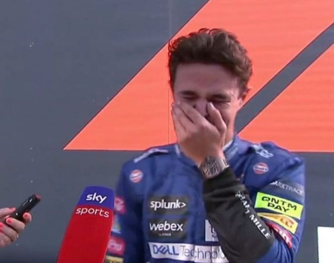 snoopy_roz's tweet photo. live footage of me when i saw all the max verstappen/realnamegucci stream chat 😭😭 https://t.co/JUJbcSDkCm