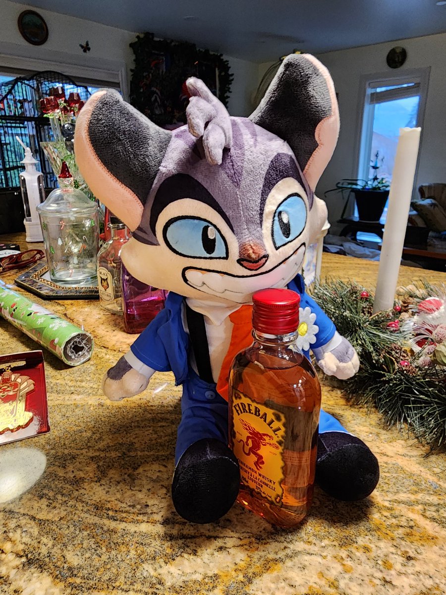 CandyColorWolf's tweet image. MY DAPPER LITTLE CAT MEN ARRIVED!! And the Keychain!!! Oh my gosh, they're adorable!! I'm so happy they arrived!! (Ironically, I also bought alcohol for a party that just so happens to match them surprisingly well!!) #Lackadaisy #LackadaisyCats