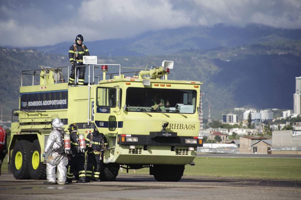 ToncontinHN's tweet photo. ✈️ Palmerola International Airport junto a diferentes entidades desarrolla exitosamente el simulacro de emergencia en Toncontín. https://t.co/qcfBCB0vfx