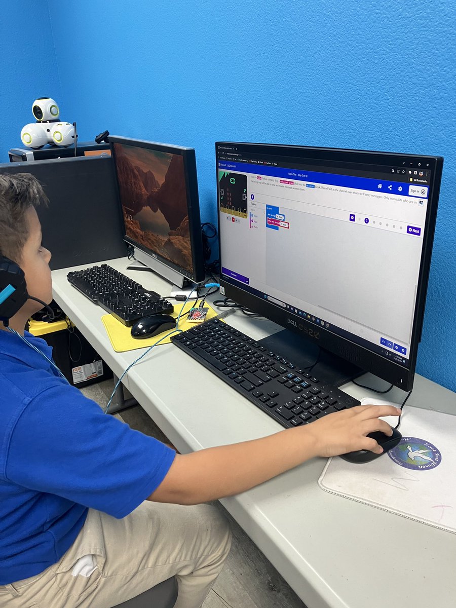 efwmaschool's tweet image. On our 4th day of #CSEdWeek #HourOfCode #ImpactsofComputing our 3rd-5th Leadership students @efwmaschool are happy #learning @microbit_edu #microbit #MicrobitChampion
#AFEteacher #teamwork #equity #diversity #confidence #ITeachCode   #CSforALL @dfwcsta 
#EveryCanCode #creativity