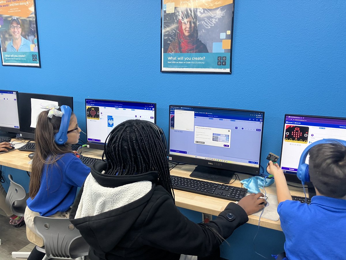 efwmaschool's tweet image. On our 4th day of #CSEdWeek #HourOfCode #ImpactsofComputing our 3rd-5th Leadership students @efwmaschool are happy #learning @microbit_edu #microbit #MicrobitChampion
#AFEteacher #teamwork #equity #diversity #confidence #ITeachCode   #CSforALL @dfwcsta 
#EveryCanCode #creativity
