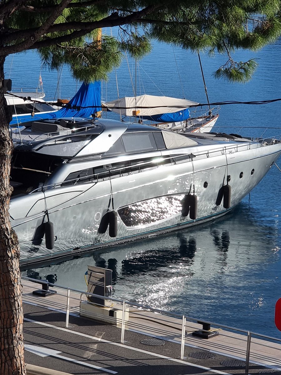 Yatchs port de Monaco  ...
#yatch #luxury #luxuryboat @isa_de_monaco #luxurylifestyle #Monaco
