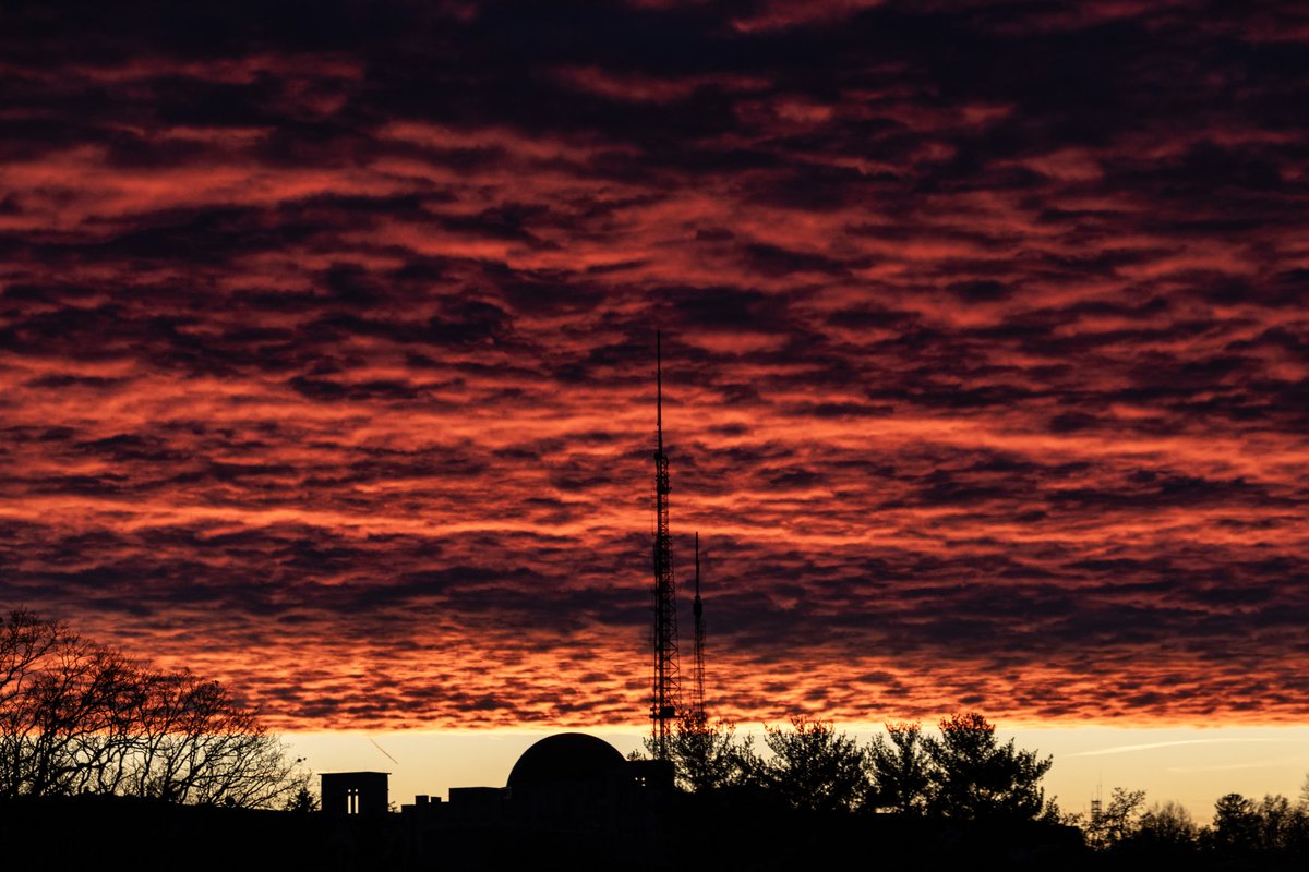 DianeKrauthamer's tweet photo. Spectacular sunset tonight from #VanNessDC 🌇 https://t.co/wtVXi0kfar