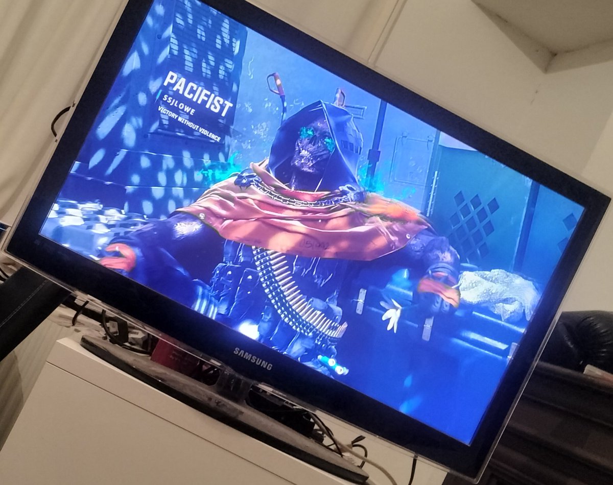 SSJLowe's tweet photo. Just got a warzone win coz everybody timed out before I did 😂 spread love not violence https://t.co/4BfknTjUkg