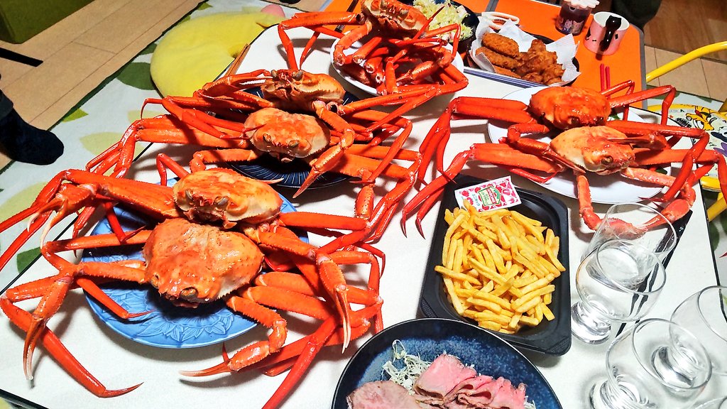#本日のむすめさん 賑やかで楽しかったむすめさんでした。カニは少し食べてました。 ついでに食べた紅ズワイガニです。