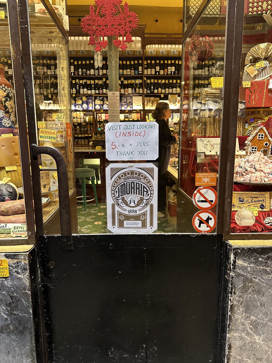 walterjoosten's tweet photo. The way to keep tourists out…. https://t.co/TS90Ht8hCo