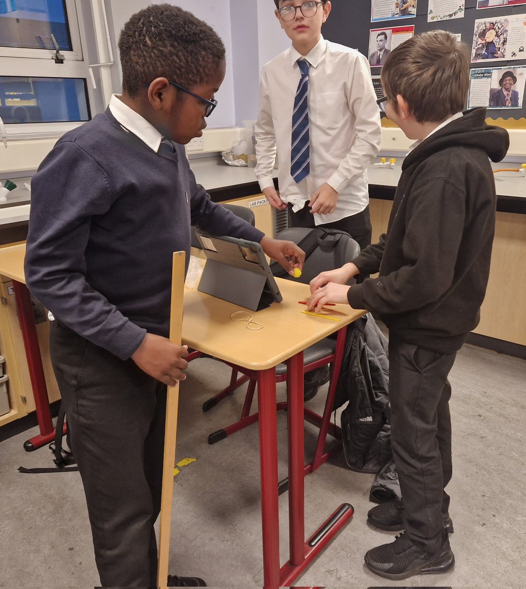 SmithycroftPhys's tweet photo. 1G had a brilliant time investigating elastic potential energy, by making catapults out of spoons and lollipop sticks π₯π§΅
They also used their new iPads to help them record and process their results! π©βπ»
Excellent work everyone π
#ScienceIsFun #ScienceIsNurturing https://t.co/fai64Wkt4Y
