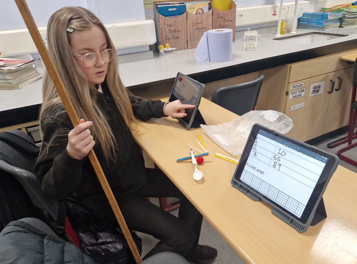 SmithycroftPhys's tweet photo. 1G had a brilliant time investigating elastic potential energy, by making catapults out of spoons and lollipop sticks π₯π§΅
They also used their new iPads to help them record and process their results! π©βπ»
Excellent work everyone π
#ScienceIsFun #ScienceIsNurturing https://t.co/fai64Wkt4Y