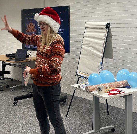 Better_Balham's tweet photo. Wandsworth school children were excited to meet author @ldlapinski at Balham Library today! LD Lapinski spoke about their new book Step Father Christmas &amp; children enjoyed a drawing challenge &amp; wrapped up balloons! @wandbc @wandsworthlibs https://t.co/XtqoOfyNVO