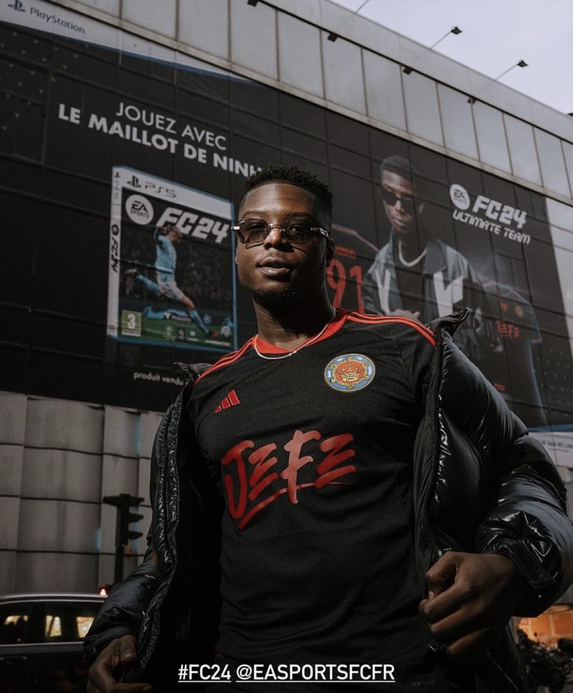 RapFrActus's tweet photo. 🚨NINHO a désormais son propre maillot dans le jeu  #FC24 

Il a aussi ses propres défis et objets sur le jeu dans Ultimate Team

CEST CE QU’ON APPEL « PERCER »👏 https://t.co/J34mQHmWYA