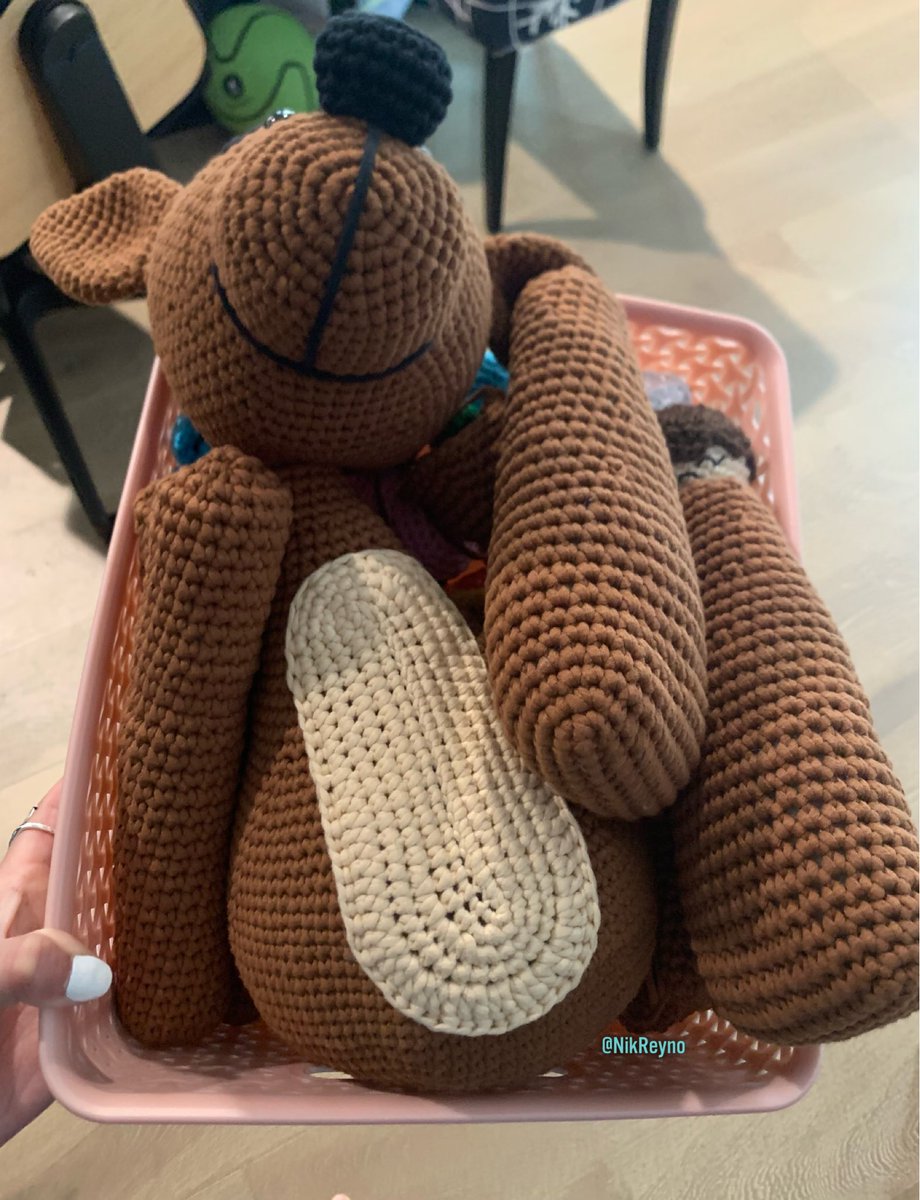 Limbs & Pouch done for Mama Kanga 🤩🥳 whose feet are as big as my face 🤣 Thanks to friends asking how it’s going or I likely wouldn’t have progress photos😅😊

#rabbithole #crochetnewbie #crochetprojects #growingobsession #adhdcrocheter #bringingsmiles #crochetamigurumis 😁