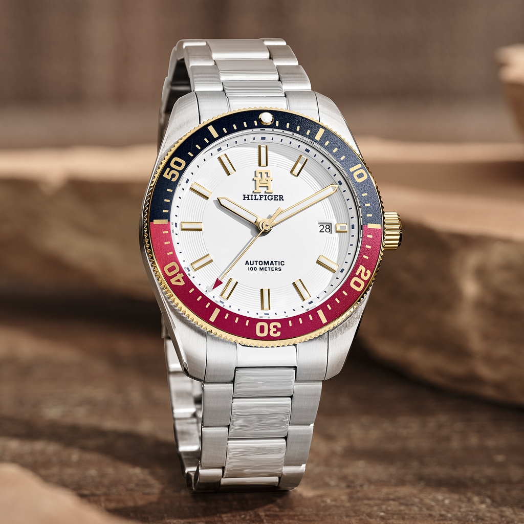 firstclasswatch's tweet image. Contemporary American Prep Street Style 

With the brand&apos;s iconic colours adorning the dial and bezel, this watch is quintessential #TommyHilfiger design. 

A stainless steel case houses the #automaticmovement that powers this elegant timepiece. 

Product Code: 1710551