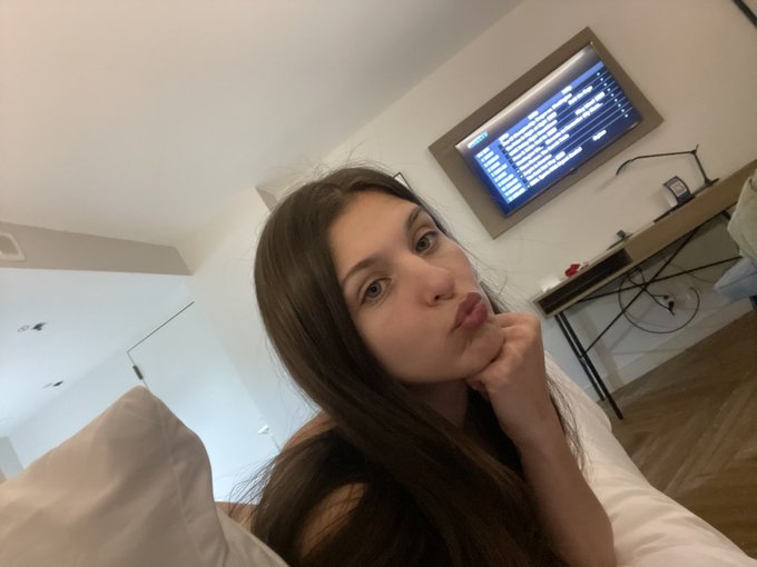 Watch Leah Gotti's leaked NSFW photo on TwXstars