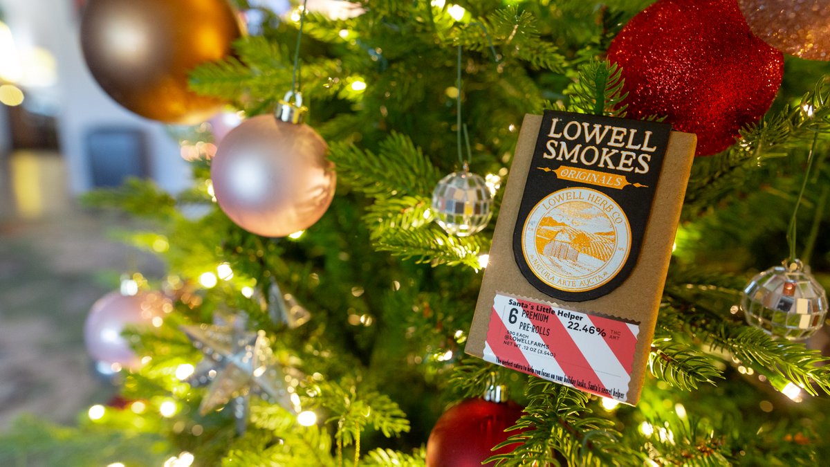 sundaygoods's tweet photo. santa's little helper ... the perfect way to get through your holiday to-do list 

#sundaygoods #azcannabis #arizonacannabis #cannabis https://t.co/VgTwlKKmcB