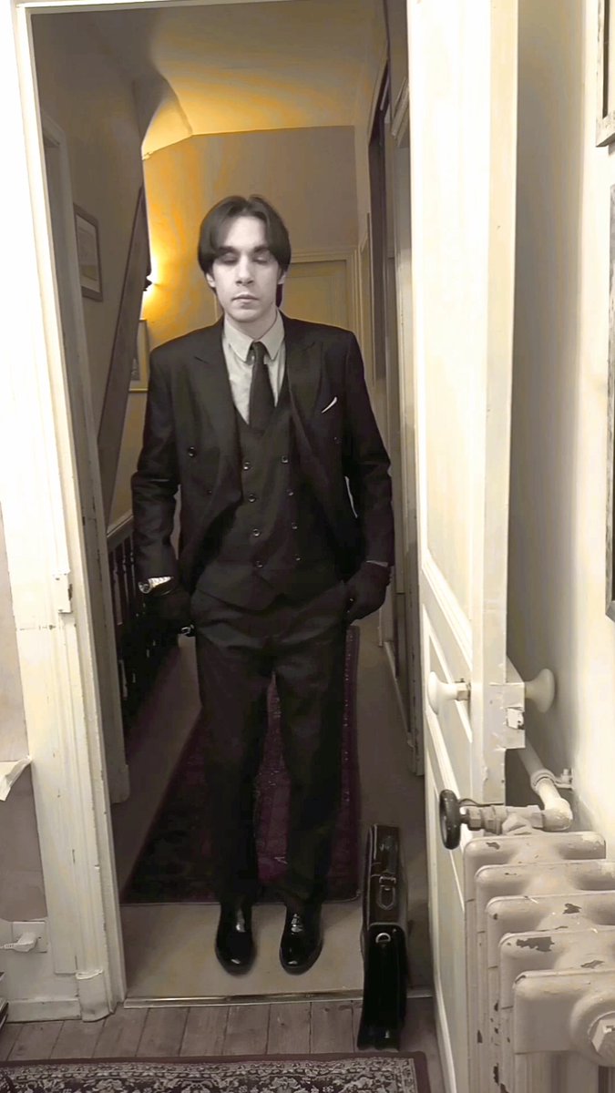 Ciel_PthWindsor's tweet image. His Royal Highness the young Earl Maxwell Mitford will receive shareholders at the headquarters of the family business to present to them the results of the financial year #youngmodel