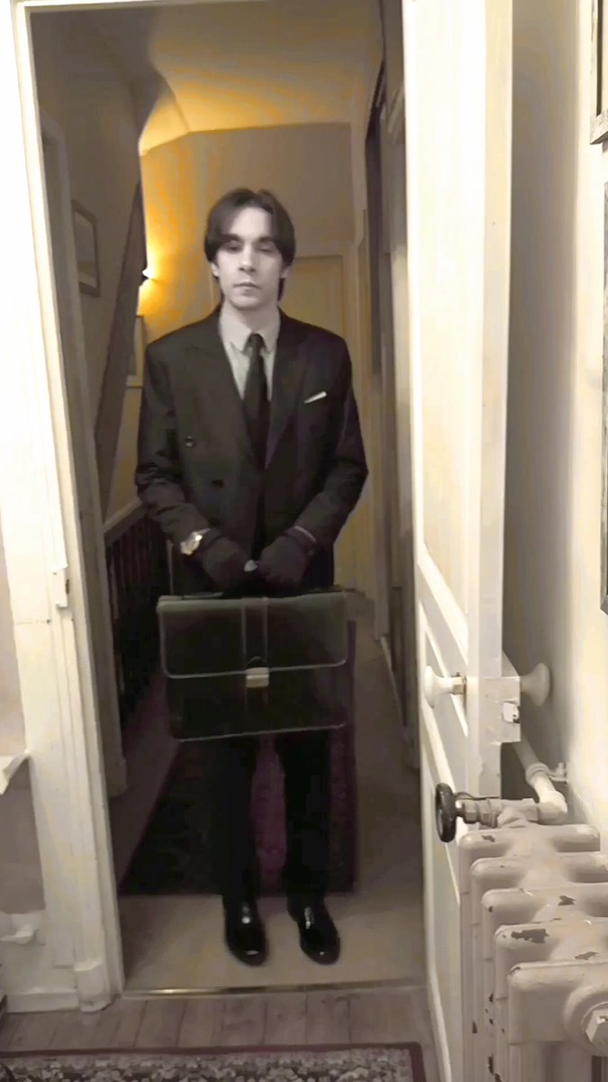 Ciel_PthWindsor's tweet image. His Royal Highness the young Earl Maxwell Mitford will receive shareholders at the headquarters of the family business to present to them the results of the financial year #youngmodel