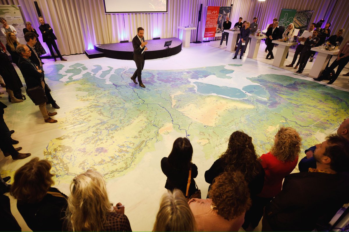 De regie op de ruimtelijke ordening is terug van weggeweest en here to stay. Zo geven we vorm aan de zekerheden van de toekomst en doen we recht aan volgende generaties, de schaarse ruimte en de regionale eigenheid. Praat mee over de te maken keuzes 👉 ruimte.raadpleging.net