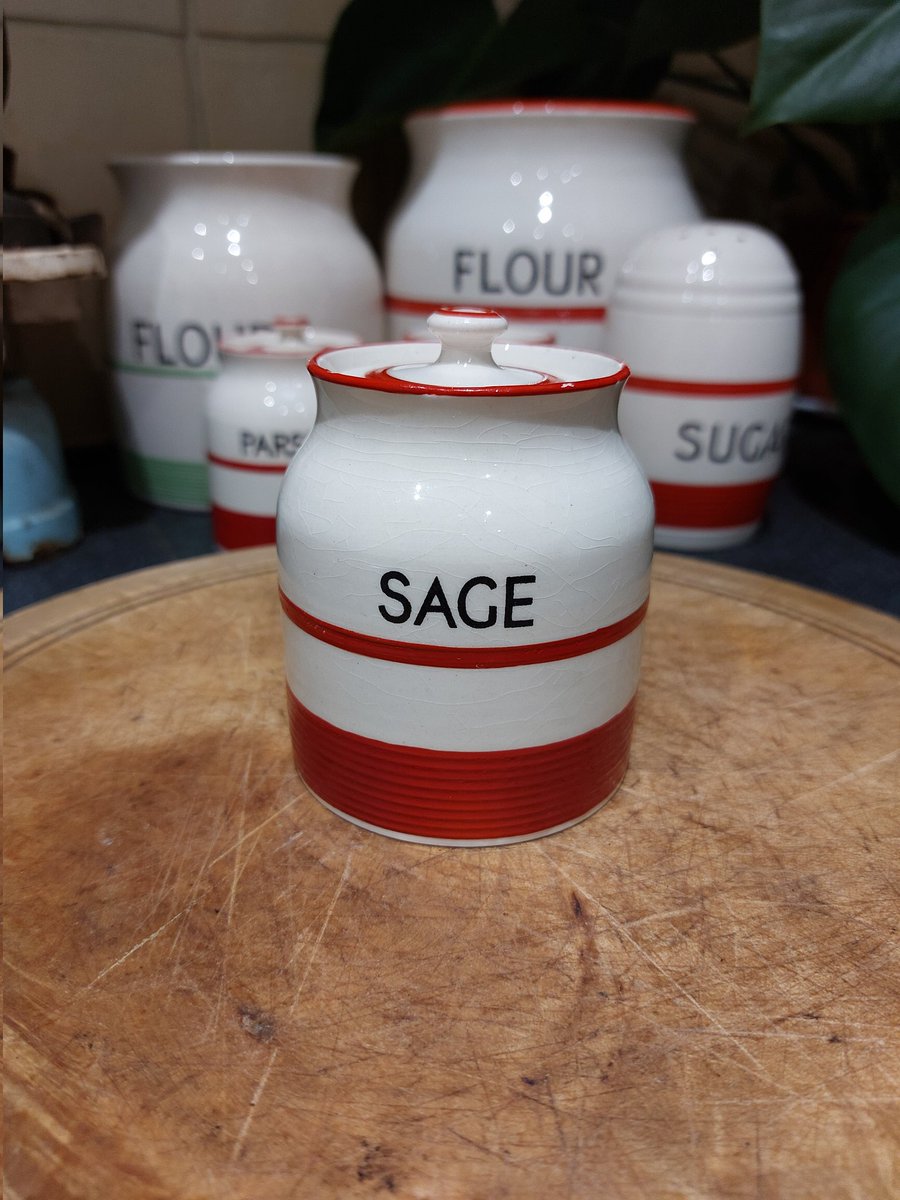 See what I did there 😃
⬇️⬇️⬇️⬇️⬇️⬇️⬇️
Are you wise enough to buy some vintage kitchen storage #sage #Kleenware #vintage #kitchenstorage from kitchentimetraveller.etsy.com