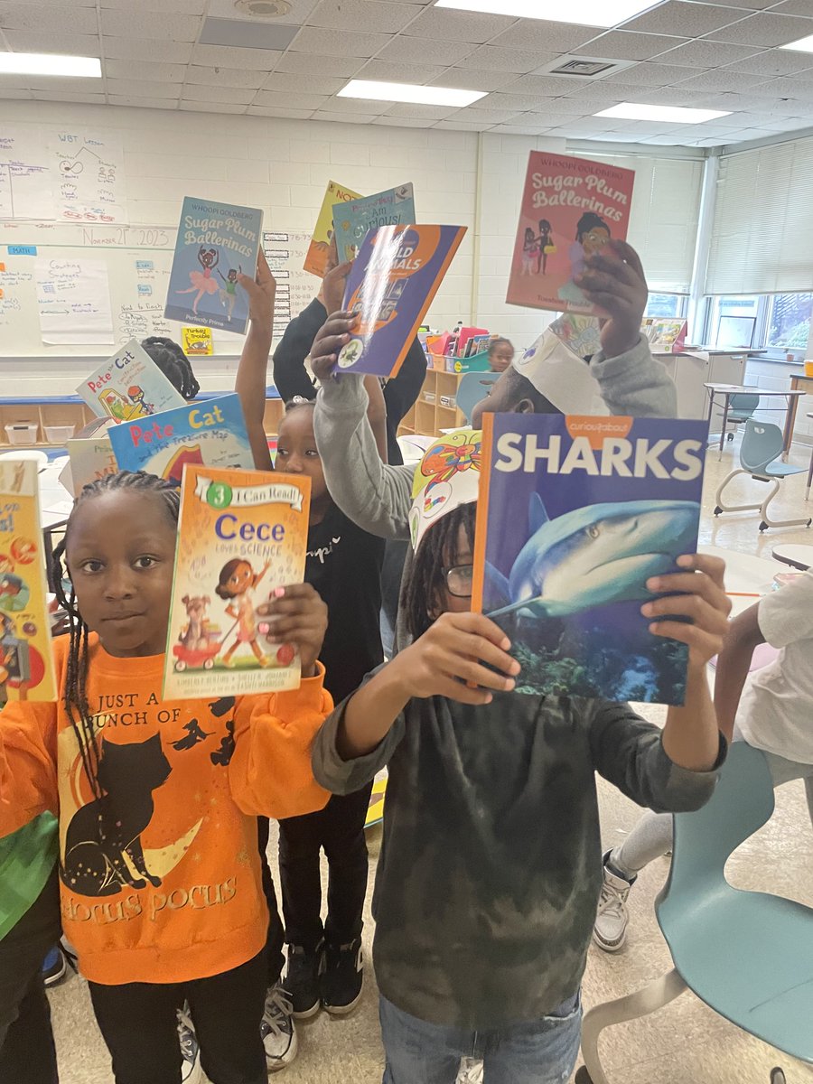 dcvpa's tweet photo. Support from our community is critical to our success! We are grateful to the @JuniorLeagueILM for supporting Cape Fear Kids Get Books. All K-2 students received two books to add to their home libraries. #LearnThriveSoar #LearnThriveROAR https://t.co/xT6mXiZ7xP