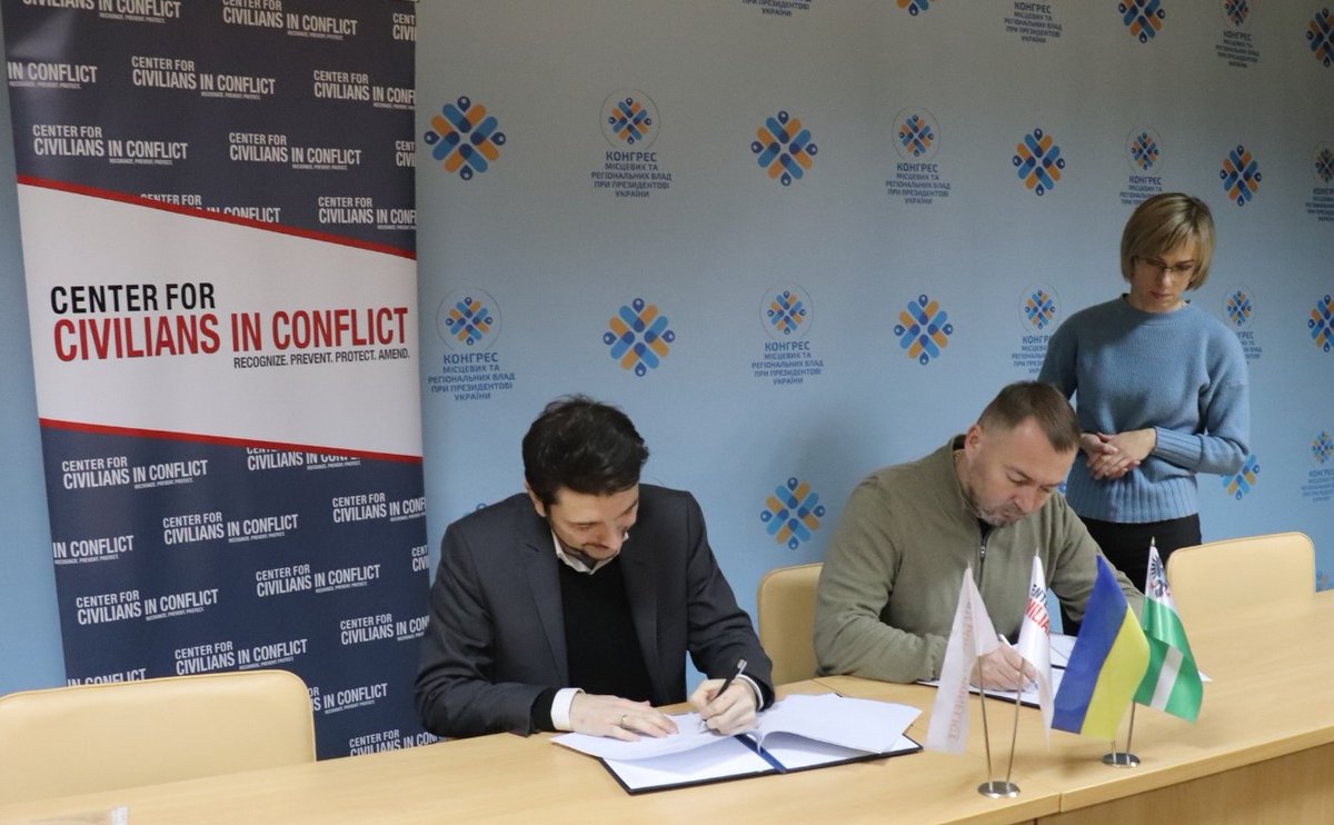 🇺🇦<a href="/CivCenter/">CIVIC</a> в Україні підписав Меморандум про співпрацю з Чернігівською обласною військовою адміністрацією. За підтримки <a href="/EU_FPI/">EU Service for Foreign Policy Instruments 🌐</a> наш новий проєкт має на меті мінімізувати шкоду для цивільного населення та сприяти діалогу між громадою, місцевою владою та силами безпеки