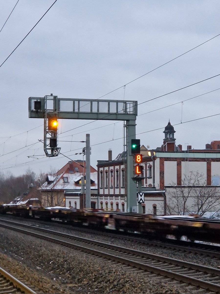 Das L beim Richtungsvoranzeiger in Dresden-Trachau steht eindeutig für Dresden-Neustadt Güterbahnhof.