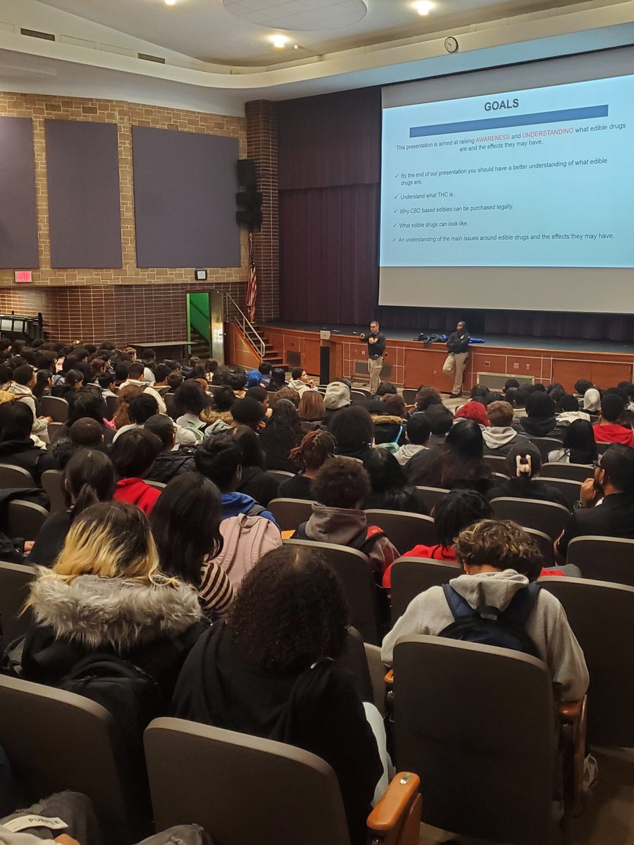 Thank you @YonkersPD for presenting to our students about the dangers or vaping and edibles.  @JonathanMorano @LHS_Lancer