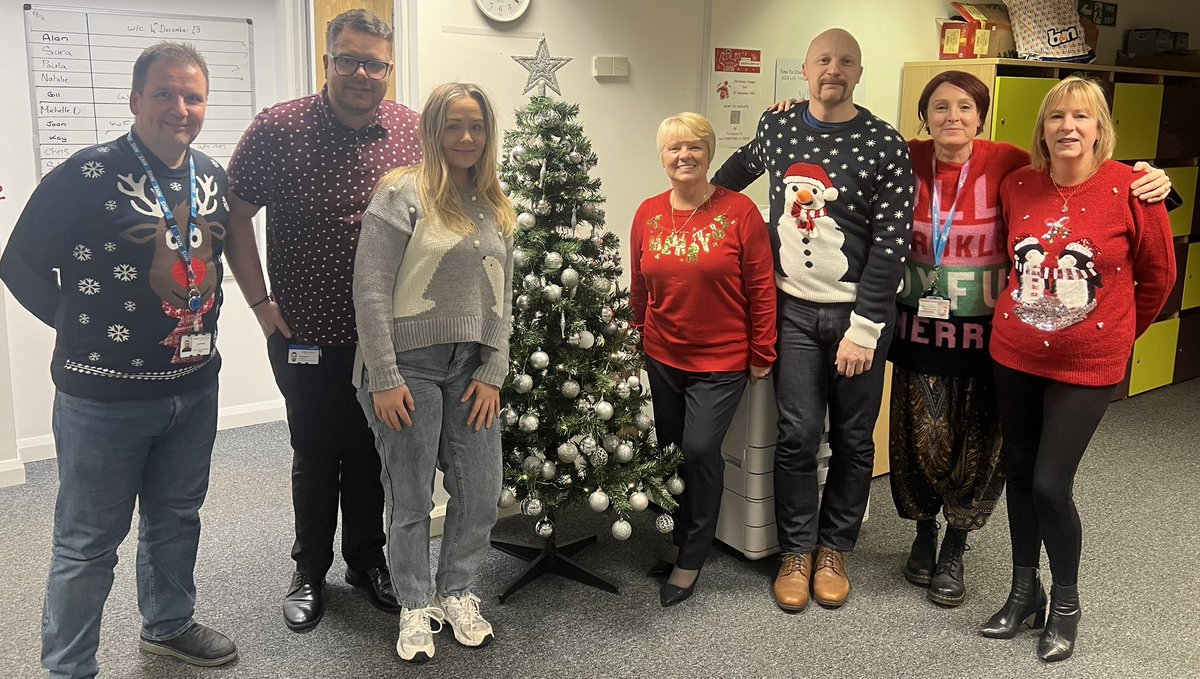 Horton House joining in #ChristmasJumperDay 🎄🎅🏻@OldhamCO_NHS @Paula_Baker1 @kaymiller72 @nataliejhowarth @SaraHandley9 @GailJoh69386178