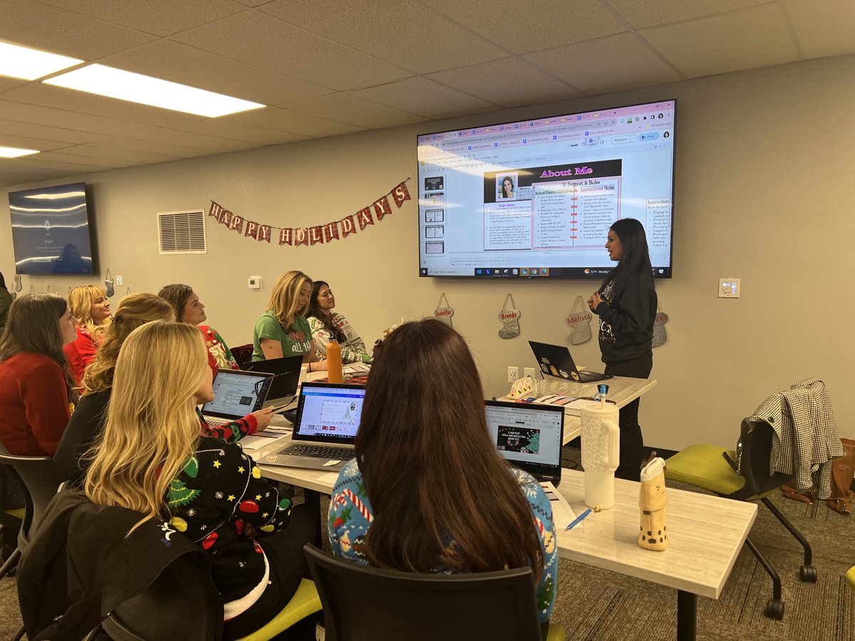 Our impressive IC  Tanya Santos presenting for our cohort, quite a treat to see the flow of her presentation!