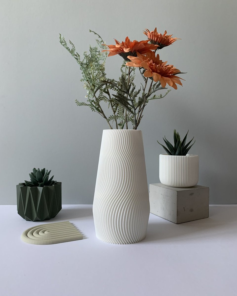 Some new products have landed on <a href="/kraft_space/">Kraft Space</a> - checkout these fabulous vases &amp; planters  kraftspace.co.uk/collections/ha… 

#womaninbizhour #ukmade #firsttmaster #sbs