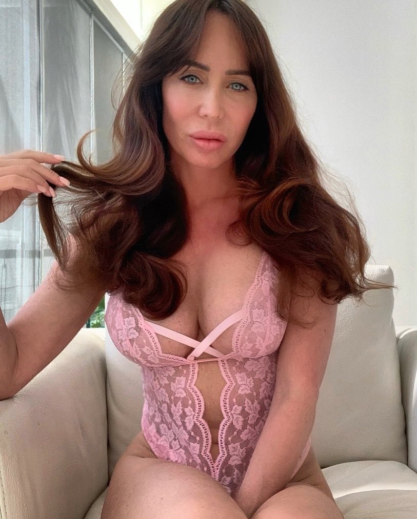 AvaElleXx's tweet photo. Are you a fan of pink? 💗🌸💕#pink #lingerie #over40 https://t.co/JxYX26moIQ