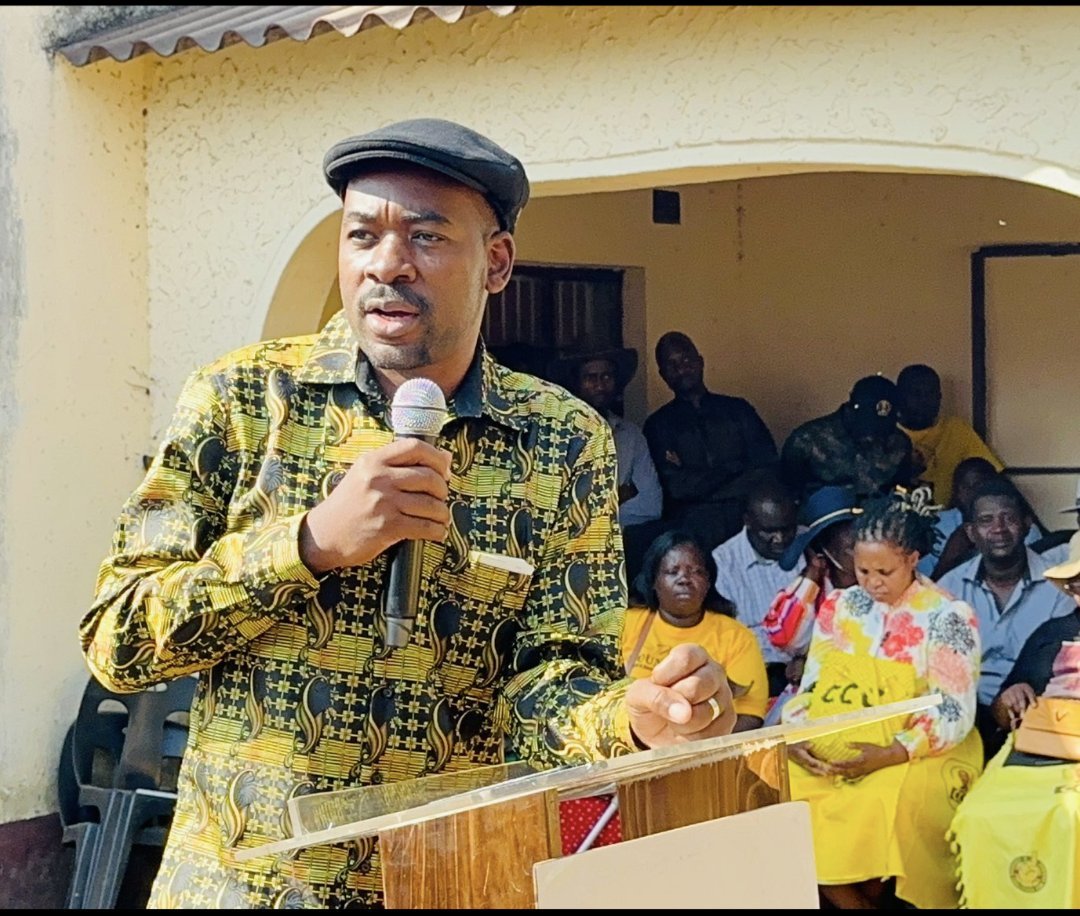 Vose awo vasiri kufara neUYU, chitangisaiwo party yenyu

Some of you have now taken the side of ZanuPF, and are celebrating the heinous judgements😡

Genuine Champs don't worry, we will get there soon enough ✔️